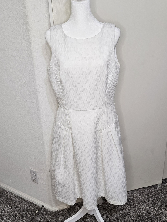 White House Black Market Dresses & Skirts - White House Black Market White Diamond Jacquard Sleeveless Midi Dress Sz 8